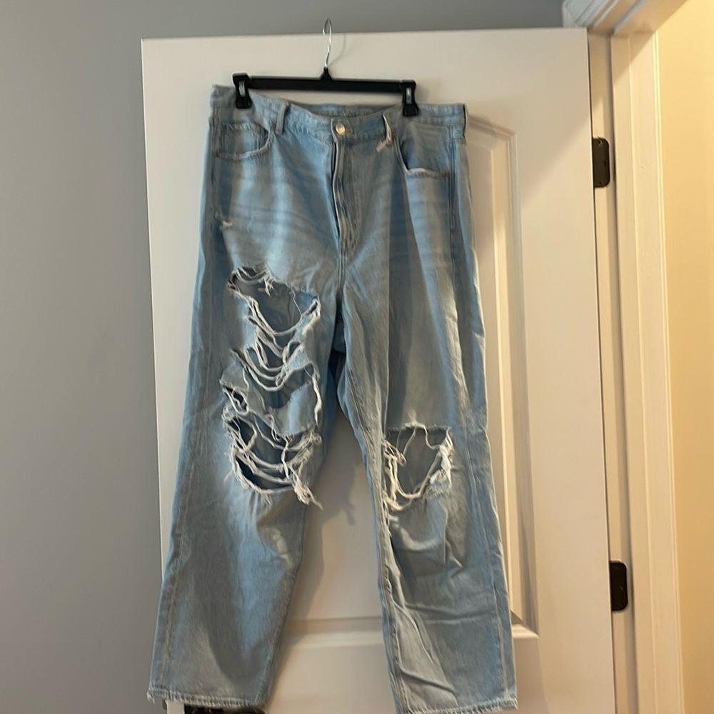 Brand new American Eagle blue jeans mom straight